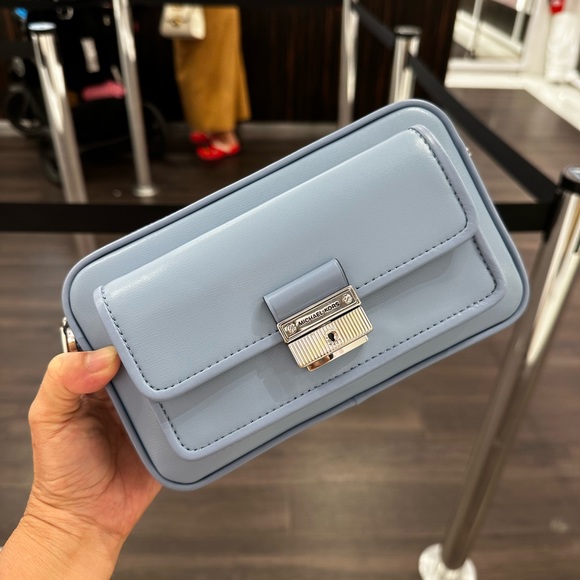 Michael Kors Bradshaw Medium Pocket Camera Crossbody, Multiple Options - Picture 5 of 13